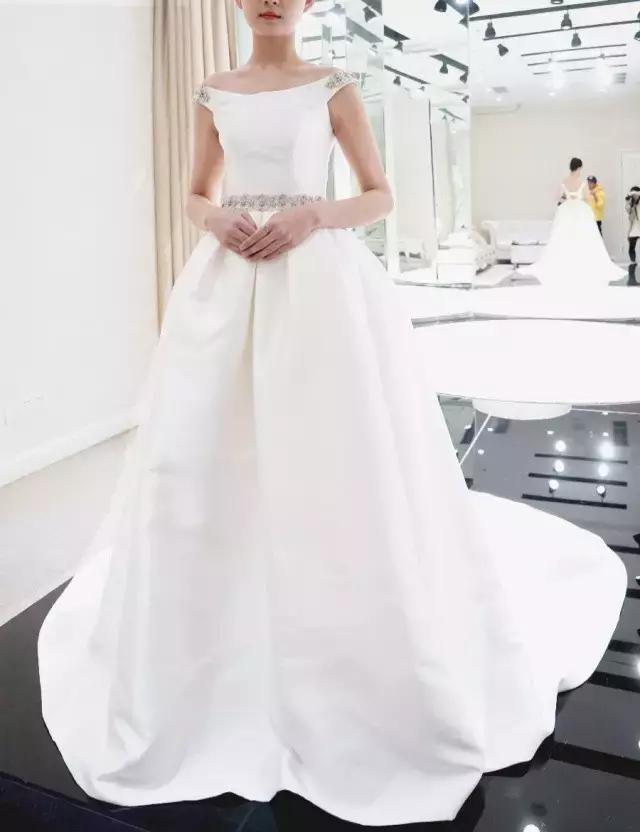 林心如的白色婚纱 (林心如婚纱衣服品牌推荐)