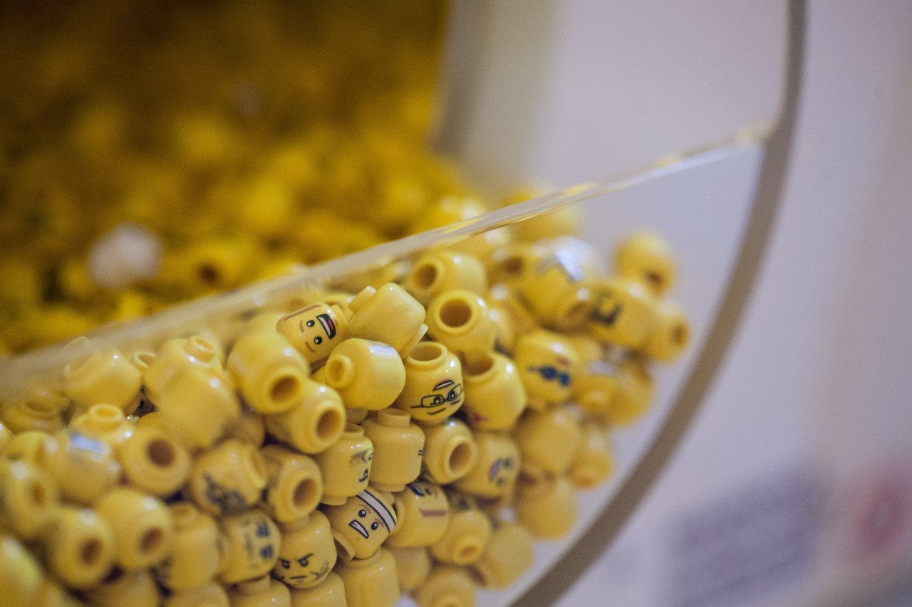 魔都开了大陆首家乐高授权专卖店，积木迷们都疯了！小申手把手，教你怎么买