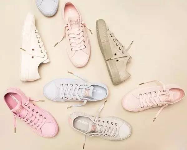 小白鞋过时了吗,清新马卡龙系小白鞋