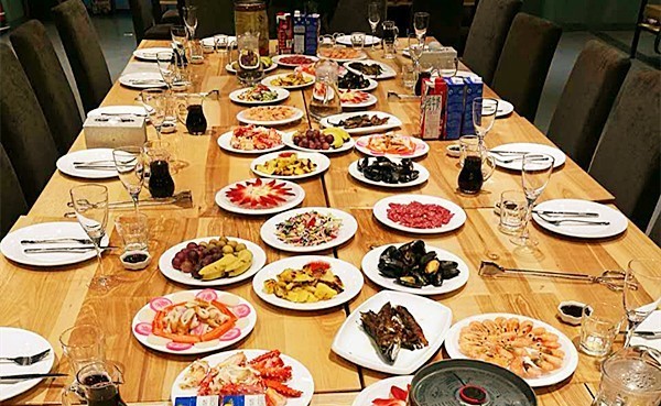 浙里有座藏在大山里的小香港，低调得让人心疼，高铁2h即达！