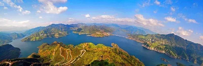 浙里有座藏在大山里的小香港，低调得让人心疼，高铁2h即达！