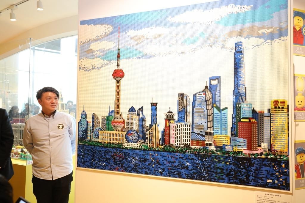 魔都开了大陆首家乐高授权专卖店，积木迷们都疯了！小申手把手，教你怎么买