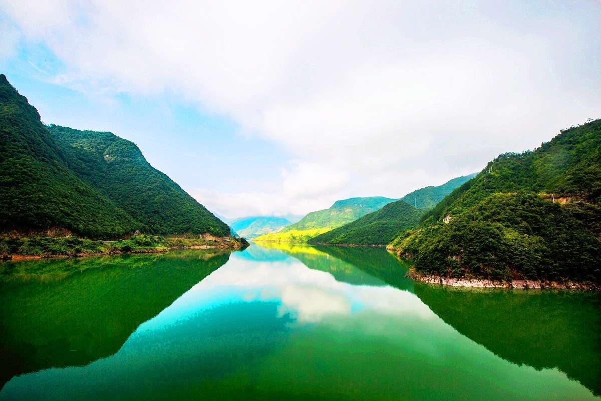 浙里有座藏在大山里的小香港，低调得让人心疼，高铁2h即达！