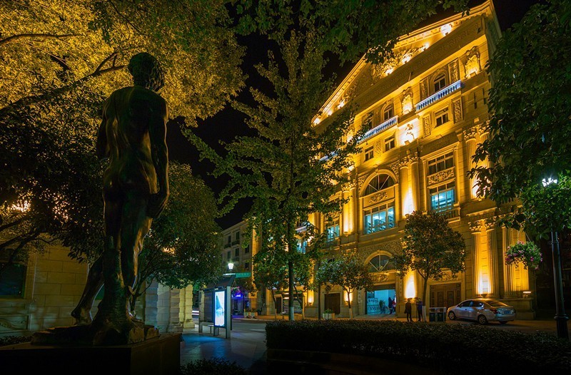 浙里有座藏在大山里的小香港，低调得让人心疼，高铁2h即达！