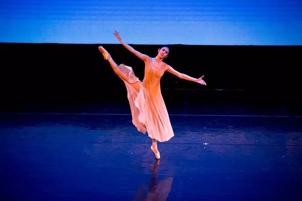 浪漫三月请你来舞蹈完全版,浪漫三月桃花红形体舞