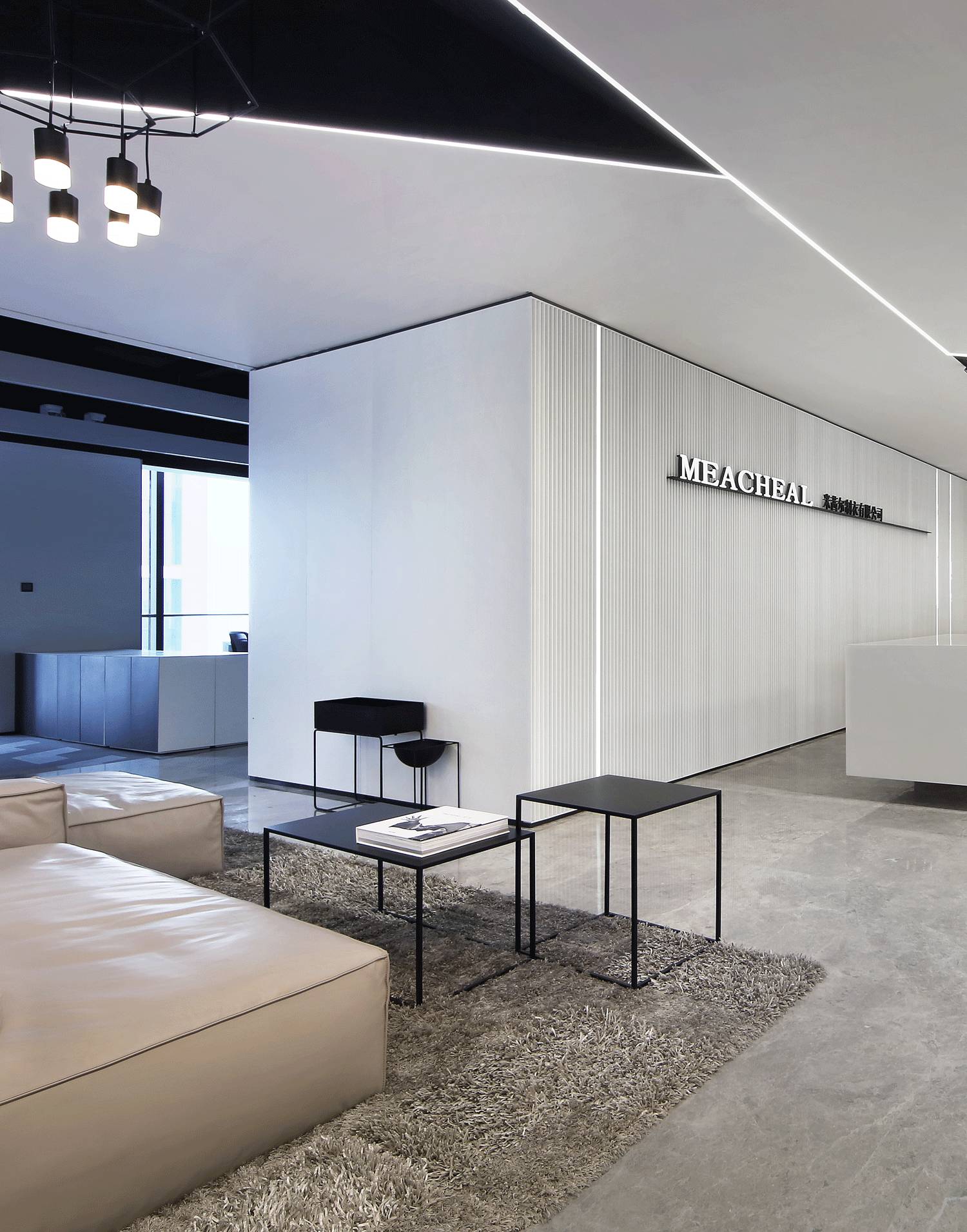 一个年轻潮服品牌的办公空间却选了素白当主打色？「设计联·1584期」