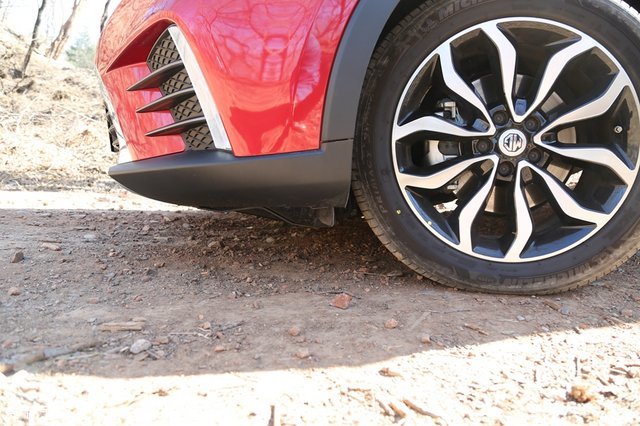 名爵锐腾是不是中型suv,名爵锐腾2015款2.0tgs