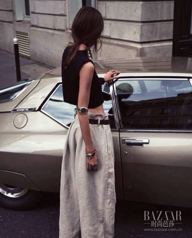 穿上这条束腰纸袋裤，手机里的P腿软件我全都能够卸载咯！