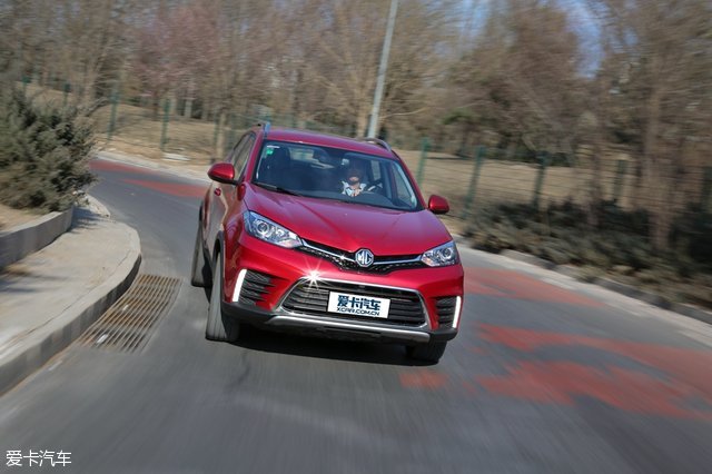 名爵锐腾是不是中型suv,名爵锐腾2015款2.0tgs