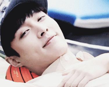 你是各种瓶瓶罐罐的化妆水收集癖吗？得意地大声说我是！