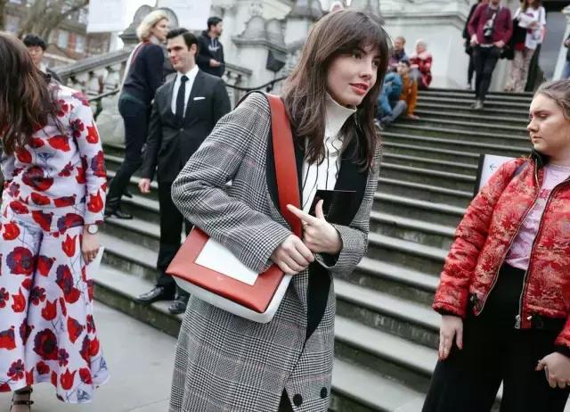 今年不用买包了，买一打肩带就行