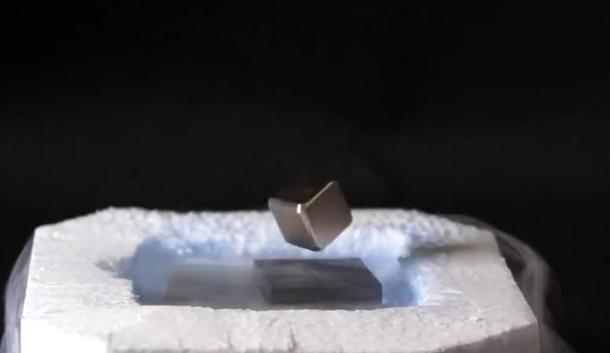 生活中怎样让物体悬浮和太空一样,能让物体悬浮的科学小实验