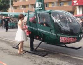 成年袋鼠打架时哪个部位支撑身体,袋鼠和袋鼠为什么喜欢打架