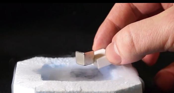 生活中怎样让物体悬浮和太空一样,能让物体悬浮的科学小实验