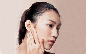 不经常笑就能够消除法令纹,祛除法令纹让你超自信