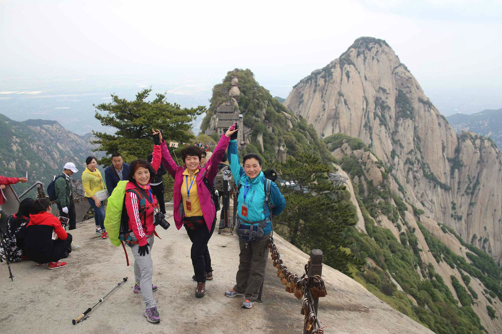不到华山不知山之奇险,不登华山不知山峰之险