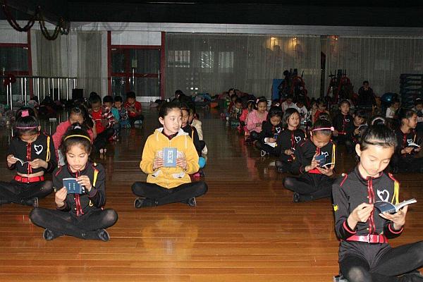 “三爱文化”是学院非常重视的教育方向《爱国爱家爱自己》