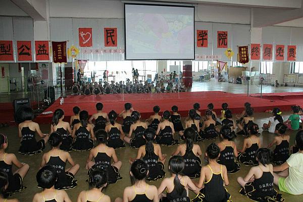 “三爱文化”是学院非常重视的教育方向《爱国爱家爱自己》