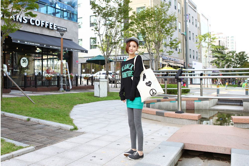 孙允珠微透拼搭裙温柔知性显干练,时尚潮流孙允珠粉色吊带包臀裙