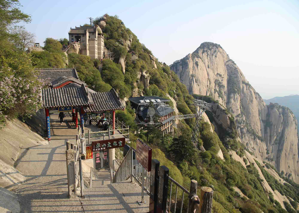 不到华山不知山之奇险,不登华山不知山峰之险