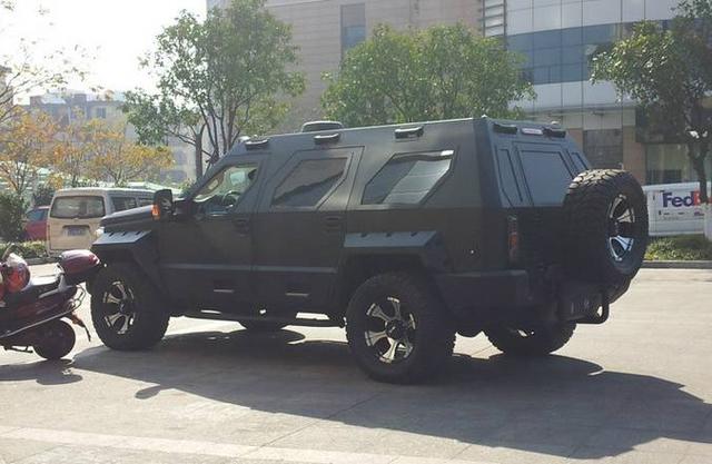 体型巨大的越野车,比悍马还牛的越野车