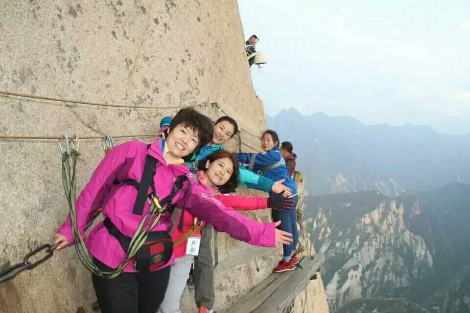 不到华山不知山之奇险,不登华山不知山峰之险