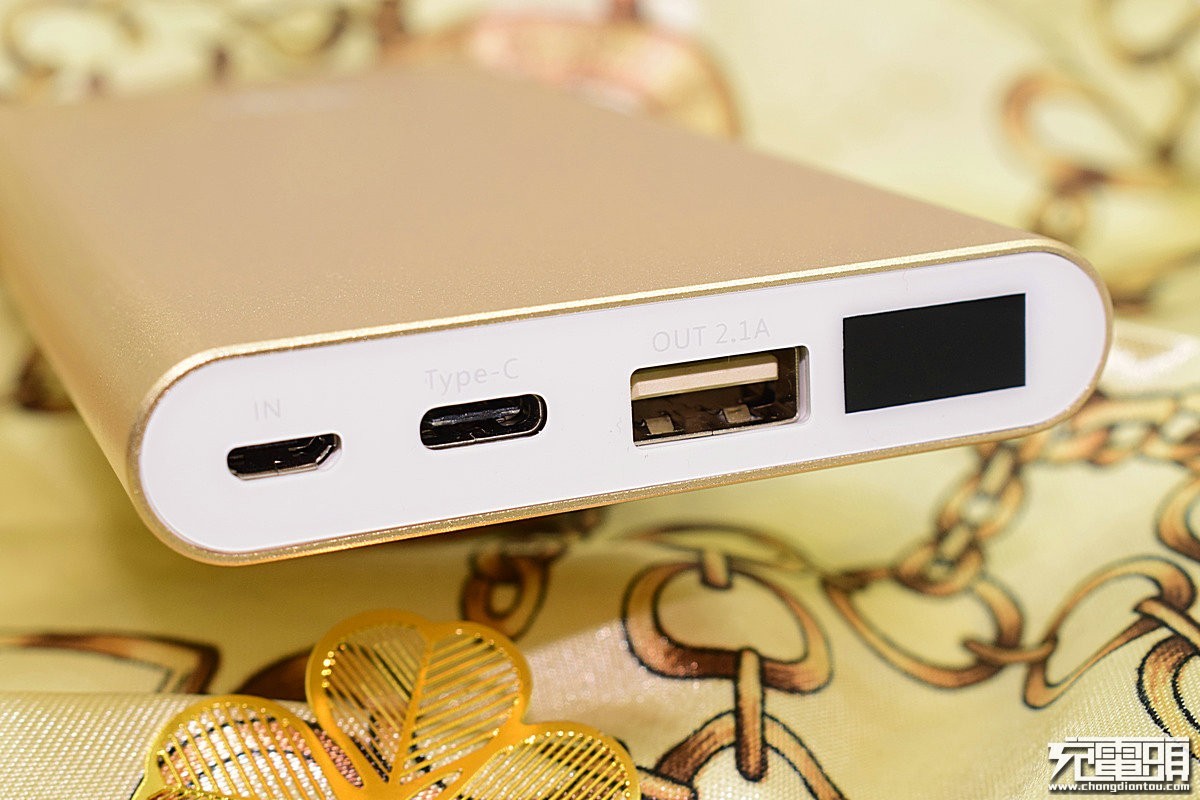 爱国者n1移动电源评测,爱国者金色电源