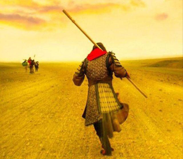 从军品店搞个指北针，学会咋用，咱们就能够玩解放军的按图行进了