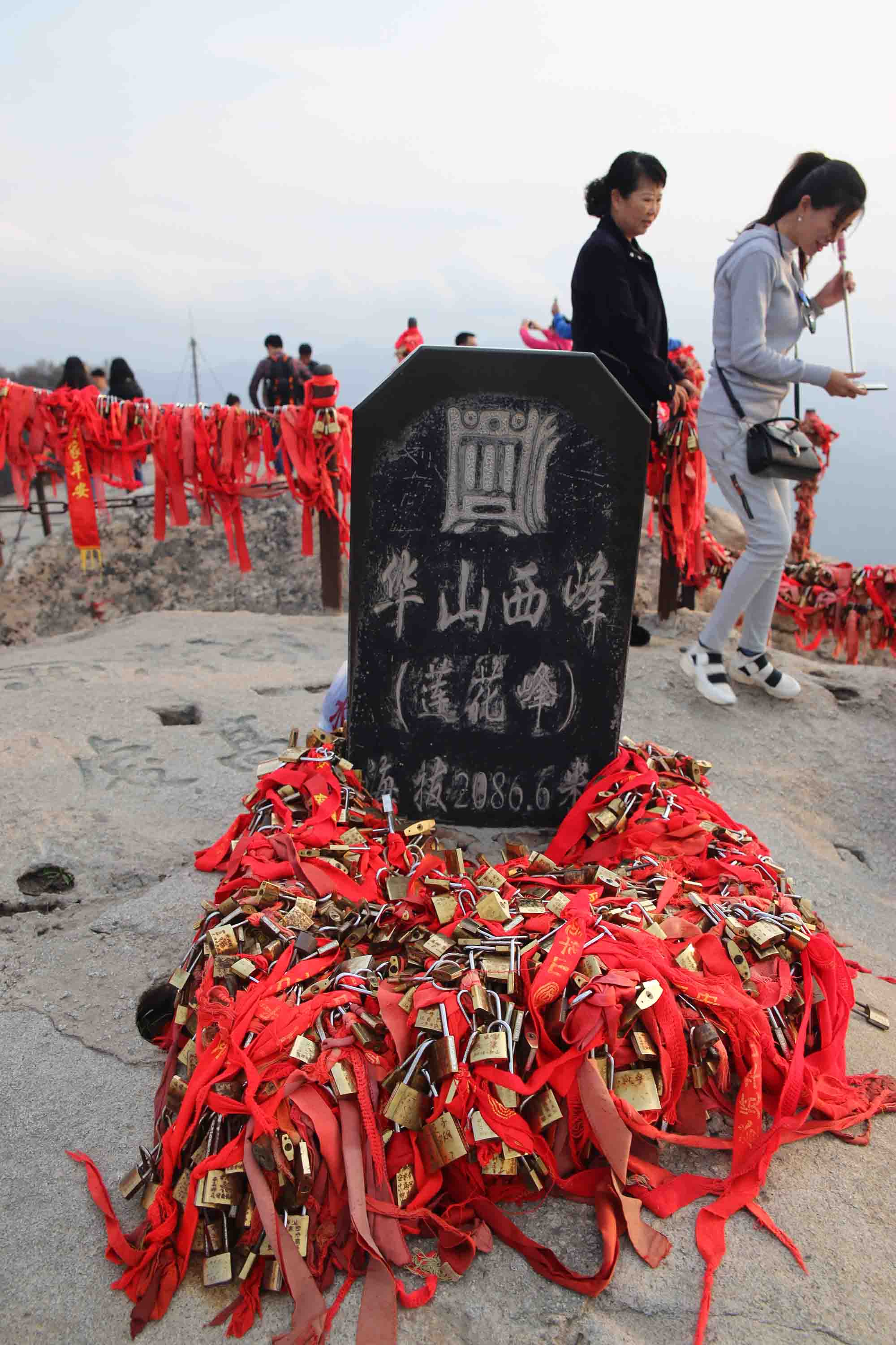 不到华山不知山之奇险,不登华山不知山峰之险