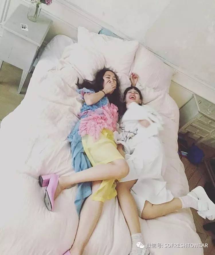 ugg鞋穿搭,ugg复古鞋怎么搭配衣服