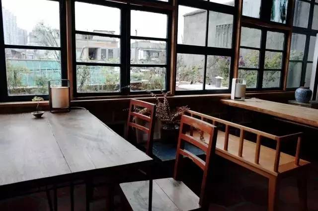 这座藏在旧城区菜市场里的“百货”，装满了老厦门的味道！