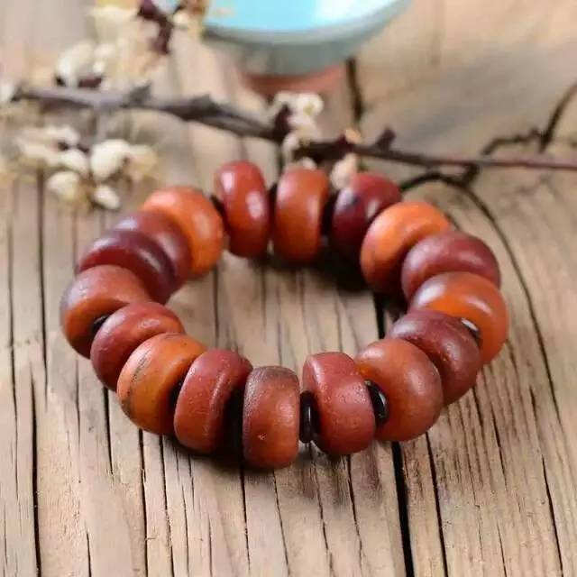 烤色蜜蜡和老蜜蜡的鉴别,老蜜蜡的鉴别方法和图片