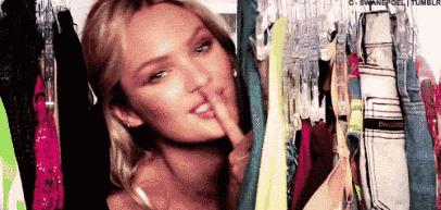 下周穿什么｜白西装+开叉裤=显瘦2kg？宋茜表示肯定