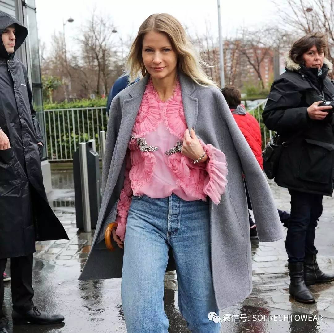 ugg鞋穿搭,ugg复古鞋怎么搭配衣服