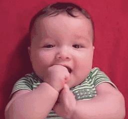 1岁9个月宝宝吃手要不要干预,1岁婴幼儿吃手指需要制止吗