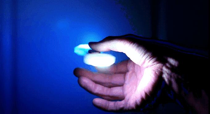 只能转不能锤的指尖陀螺,科技感十足的指尖陀螺100种玩法