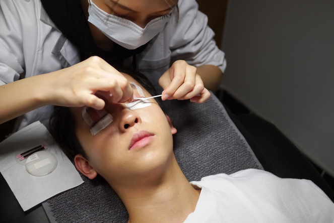 自己嫁接睫毛视频教程,睫毛自己能给自己嫁接吗