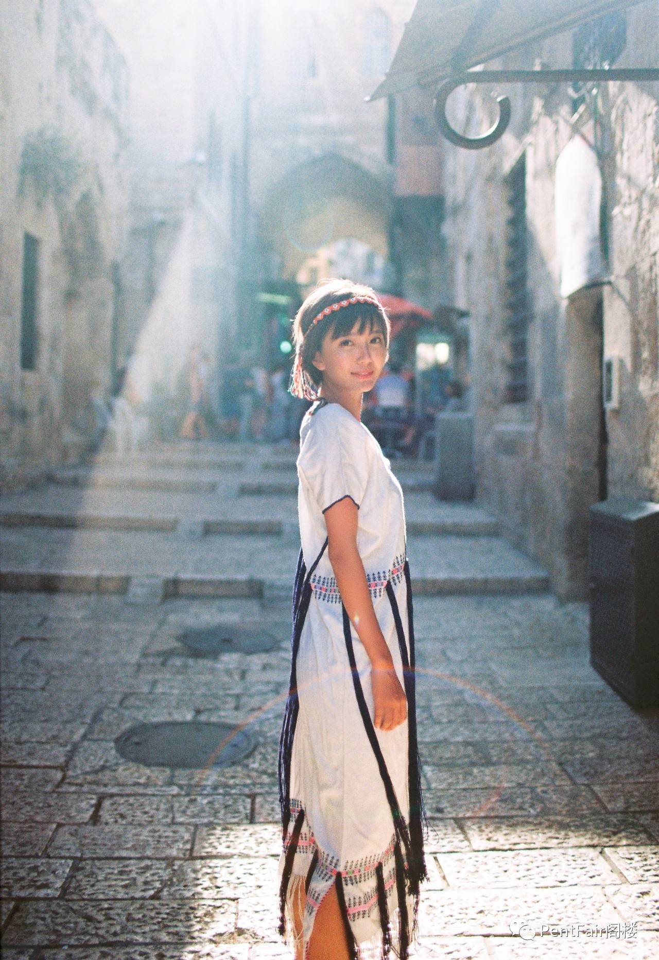 她曾是凤凰卫视小花，现在却辞职去非洲流浪美国冲浪｜最美行者