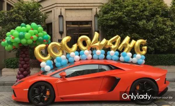 私人飞机？名牌包包？明星合影？这些宠物竟然这么大牌！