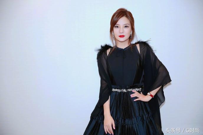 赵薇的礼服图片大全,赵薇红色晚礼服颁奖