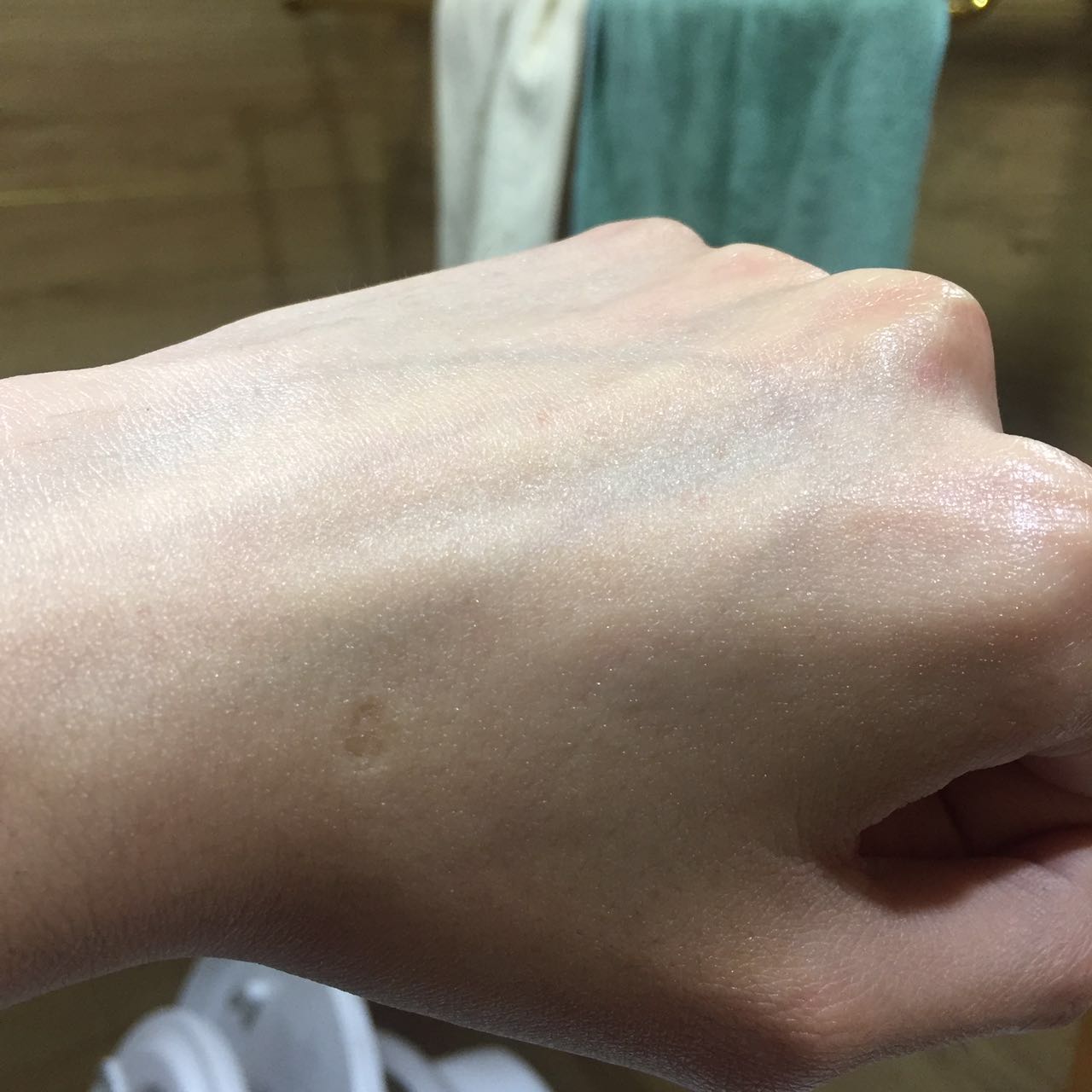 赫莲娜绿宝瓶精华敏感肌用了刺痛,敏感肌用赫莲娜哪一款