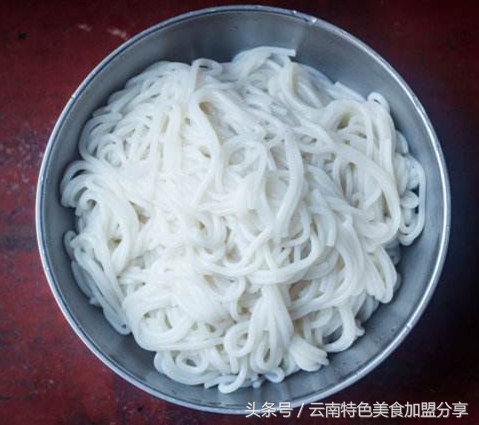 云南开远凉米线的做法,开店用川味米线的做法
