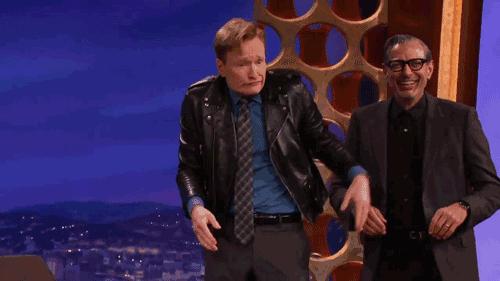 图是认真的，他们的衣橱里只有一件衣服：皮夹克