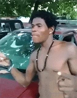 女朋友欠我500块钱,女朋友欠了三十万我该咋办