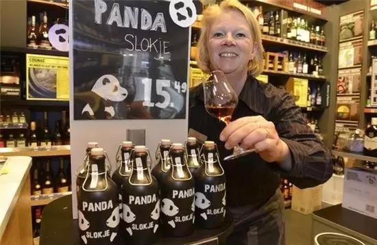 荷兰迎接中国大熊猫,大熊猫在国外有警车开道