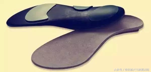 膝关节有鼓包是什么原因,膝关节有小碎骨头