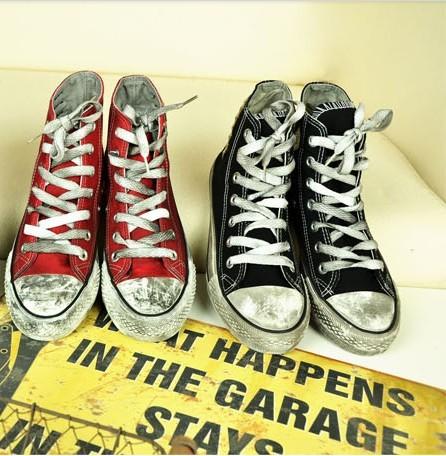 为了让所有人能低头看你的鞋，这个牌子直接把屎糊到了鞋上