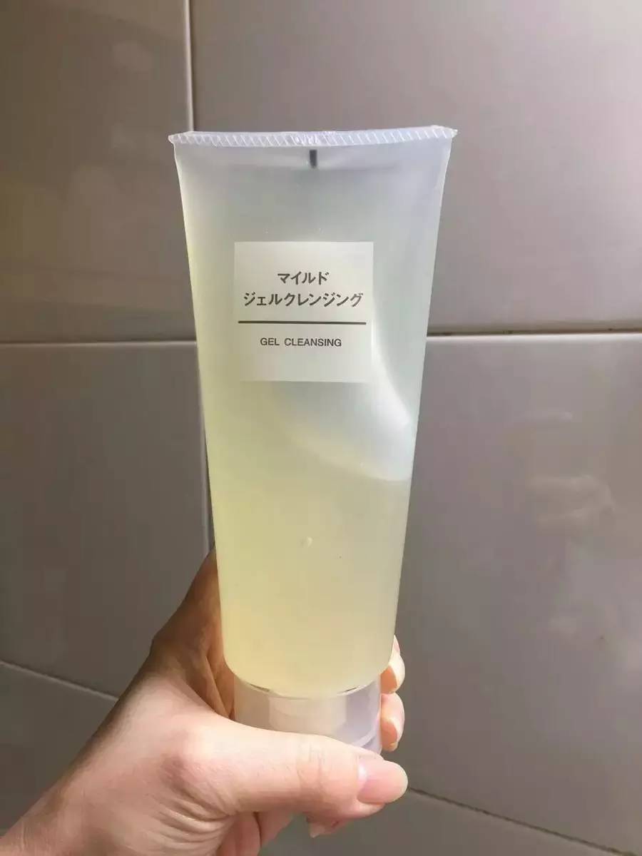 精致女生如何正确的卸妆,卸妆误区远离烂脸