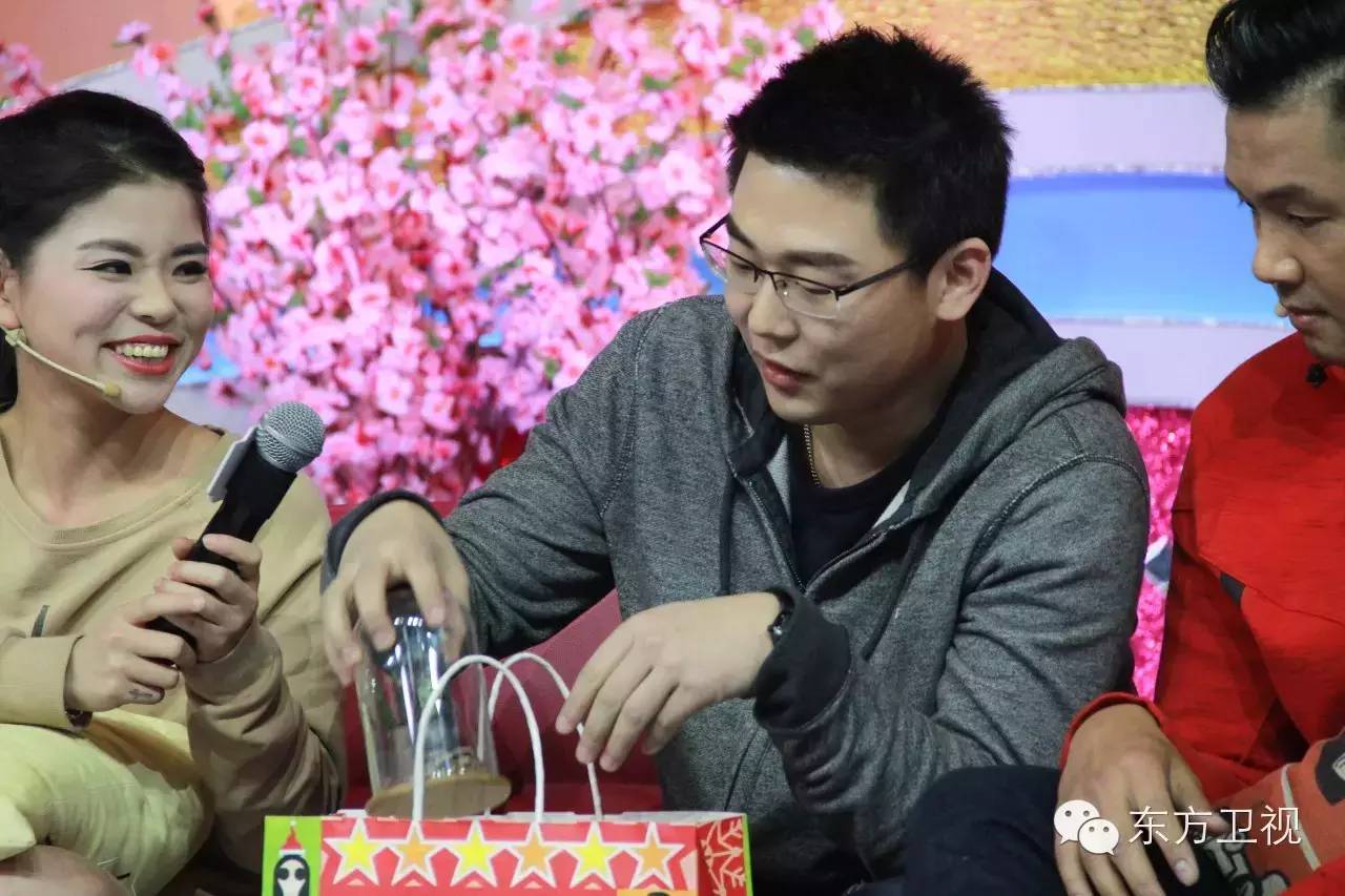 新年到来之际感谢所有帮助我的人,孟非在节目中给大家拜年