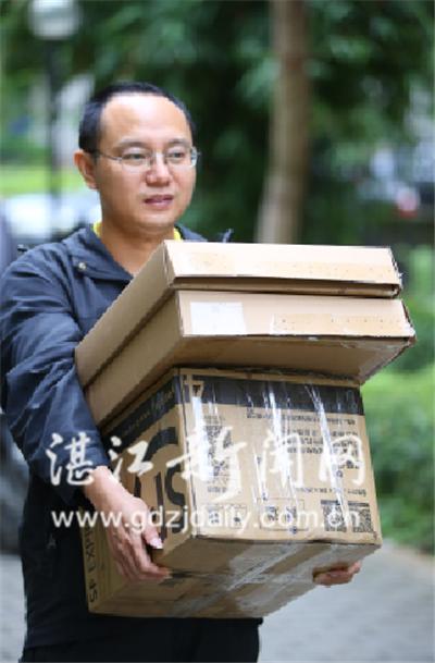 记者体验营业员,记者体验工厂